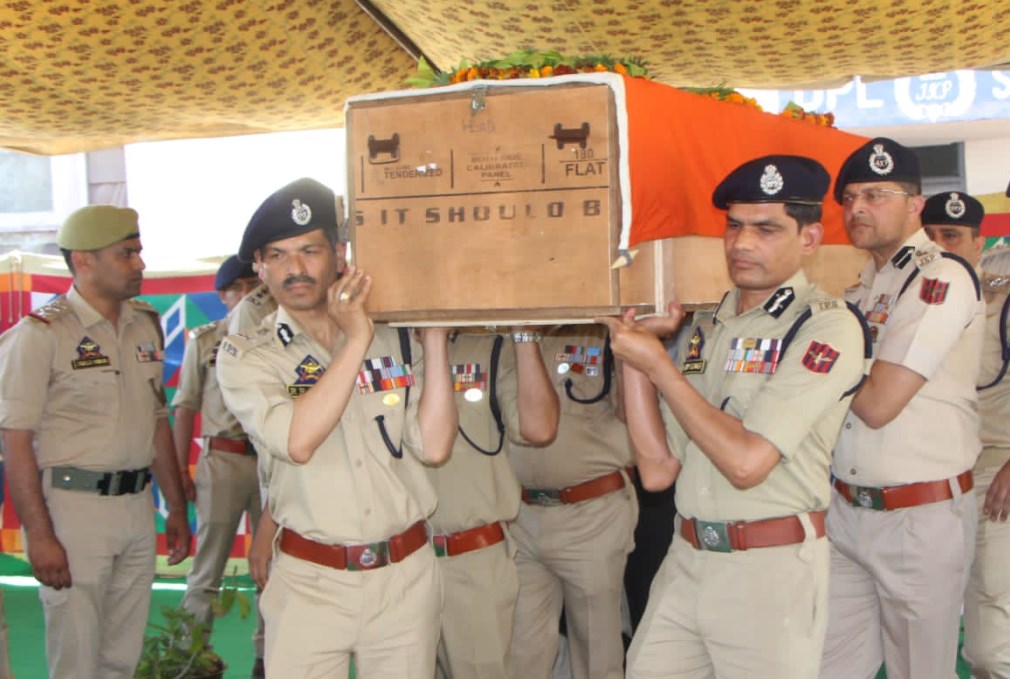 At wreath laying ceremony for slain officer, J-K DGP pledges to wipe out crime