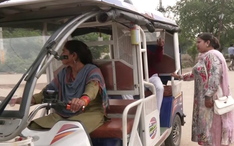 Seema Devi becomes Jammu’s first female e-rickshaw driver