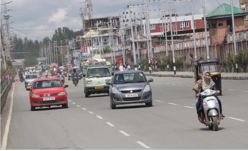 Jammu-Kashmir: Normal life remains affected in valley