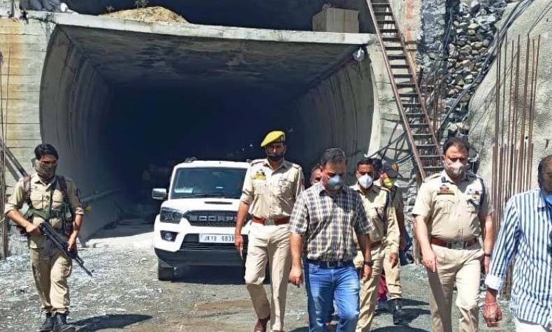 DDC Ramban inspects progress on Banihal-Quaziunnd tunnel