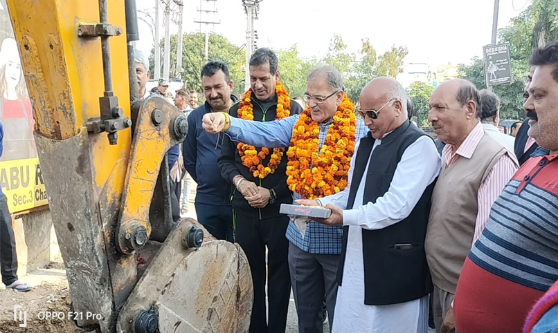 Modi Govt committed to provide basic necessities to J&K people: Kavinder 