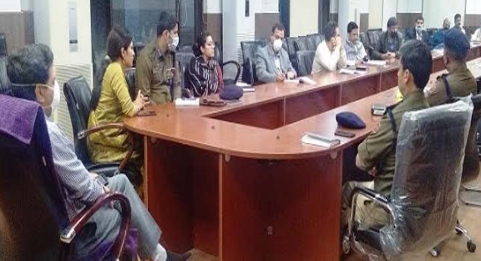 COVID-19: Div Com Jammu reviews stock, supply position of essential commodities