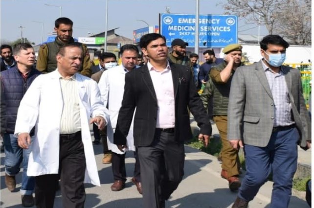 G20 Summit: Div Com Kashmir visits SKIMS Soura, Kashmir Nursing Home