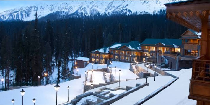 Sarmad Hafeez reviews preparations for winter season at Gulmarg