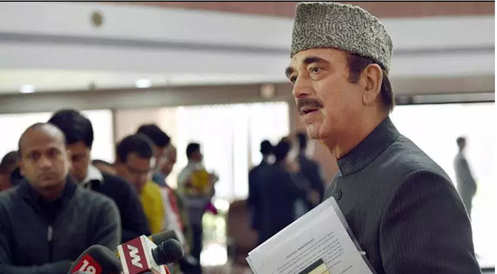 Congress MP and leader of Opposition in Rajya Sabha, GhulamNabi Azad was stopped at Srinagar Airport