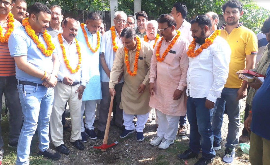 Sat starts construction works of lane in Naseeb Nagar