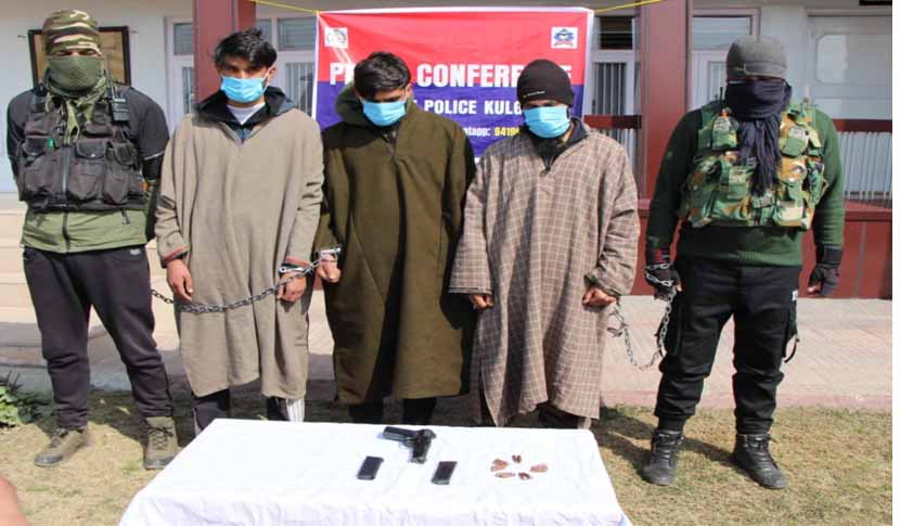 Kulgam police arrests 3 Hizbul Mujahideen terrorists, recovers arms and ammunition