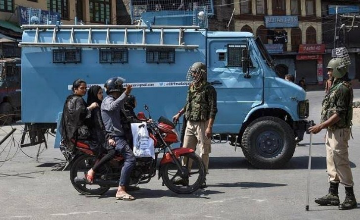 Pakistan desperate, people of Kashmir won’t give an inch, foreign envoys told