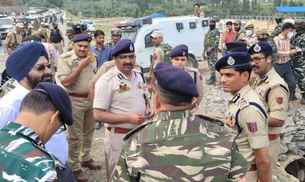 Tight Surveillance To Be Maintained Along Jammu-Srinagar NH: J&K DGP To Officers
