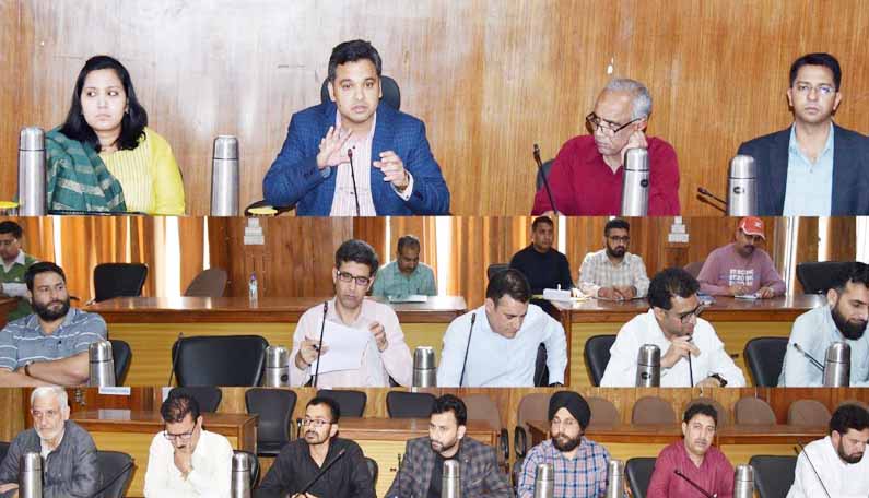 Secretary Revenue visits Udhampur; reviews implementation of e-services