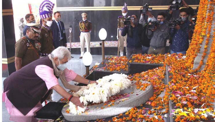 Lt Governor pays rich tributes to Police Martyrs; lays floral wreath at the Martyrs’ Memorial