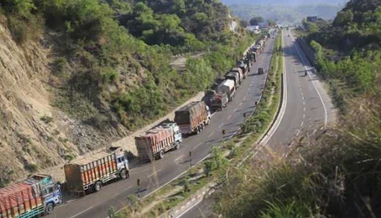 Truck driver fined whopping Rs. 1 lakh for THIS traffic violation in Delhi