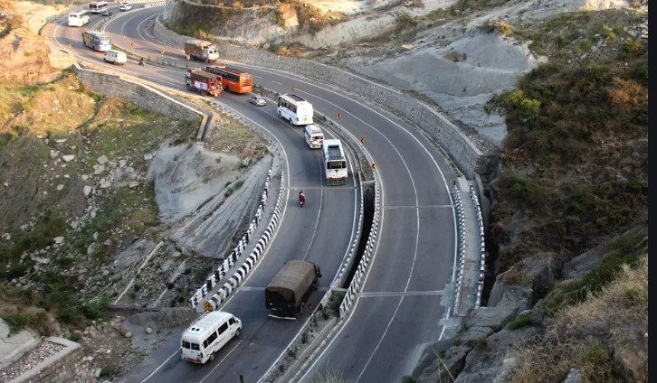 Despite improvement in weather, only one-way traffic on Sgr-Jmu highway