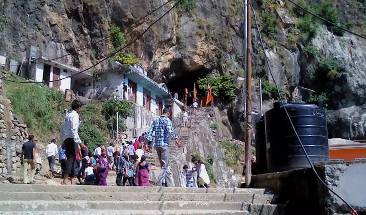 J&K: 02 pilgrim Die due to stone shooting at Shiv Khori Shrine 