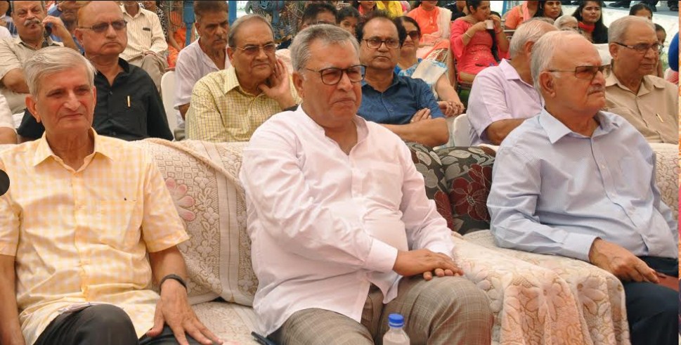 Advisor Khan calls for imbibing, moral values, patriotism in students