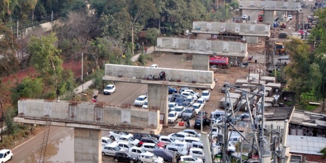 Div Com inspects progress of work on Jammu-Akhnoor Road Project