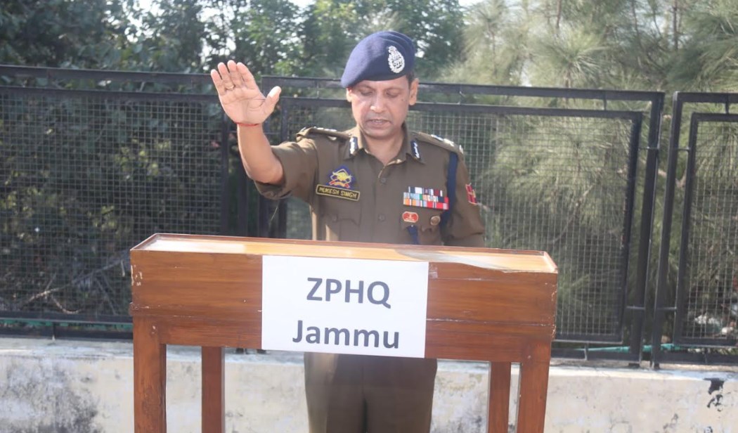 Pledge ceremony on  Samvidhan Divas held at ZPHQ Jammu ADGP Jammu administered oath to the Police officers /Jawans