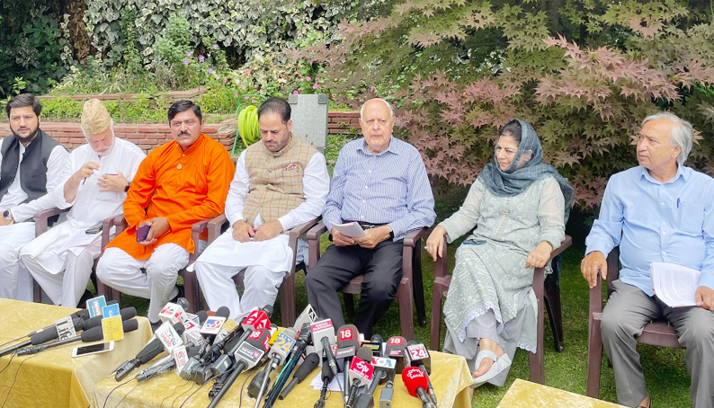 Voting rights to non J&K residents totally unacceptable to us: Farooq Abdullah after APM