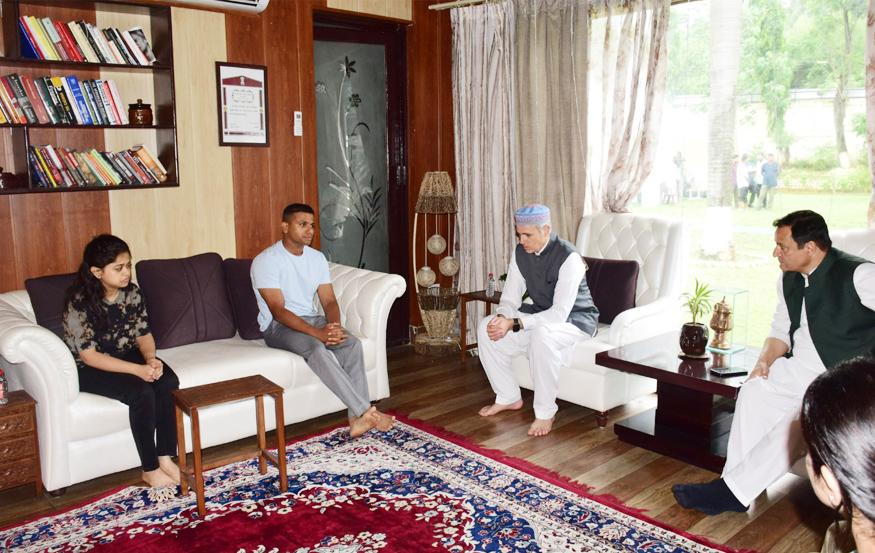 CM visits SSP Udhampur’s residence to condole his daughter’s death