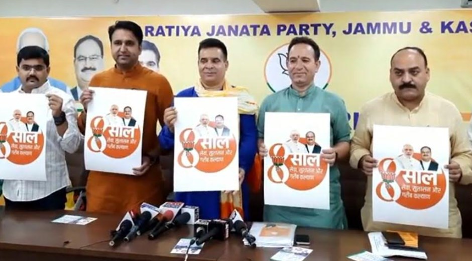 Ravinder Raina launches DP over 8 years of Modi Govt