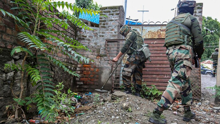 Grenade lobbed in Baramulla, 04 civilians injured