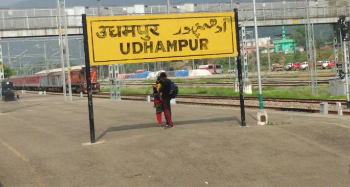 Udhampur Police educate students about cybercrime, hazards of drug addiction  
