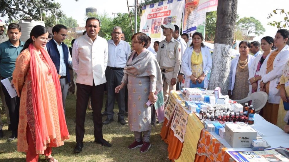 Div Com Jammu visits Panchayat Channi Manahasa, reviews activities under Back to Village Program