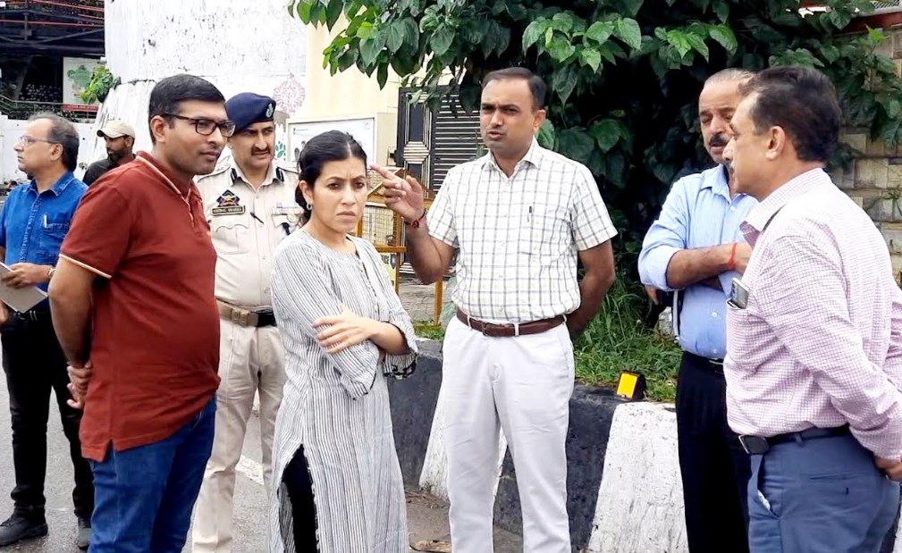 Div Com conducts Jammu city tour 