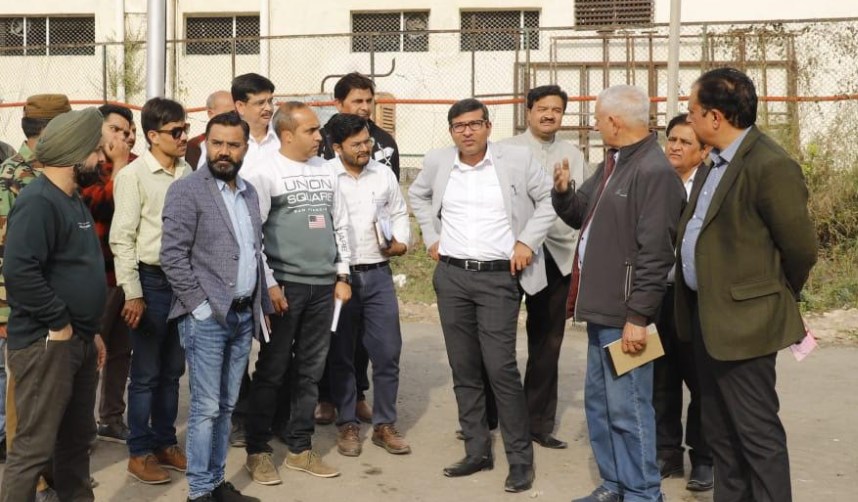 CEO JSCL visits site to inspect progress of depot for electric buses  