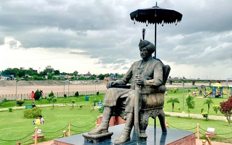  LG Manoj Sinha Pay tributes to Maharaja Hari Singh Ji on his birth anniversary