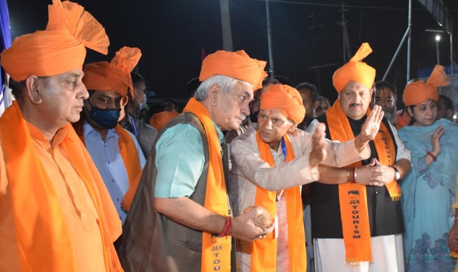 Lt Governor flags off the first batch of Shri Amarnath Ji Pilgrims