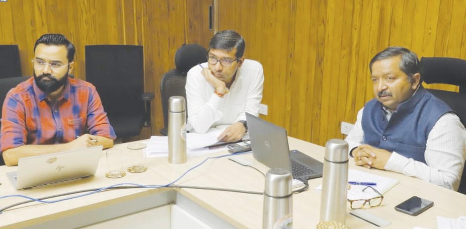 Dheeraj Gupta reviews progress on electric bus project