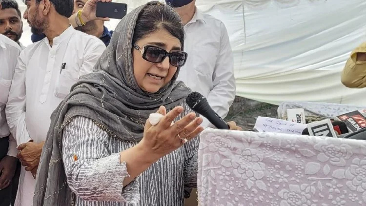 No peace in Kashmir until govt holds dialogue with Pak, J&K people: Mehbooba