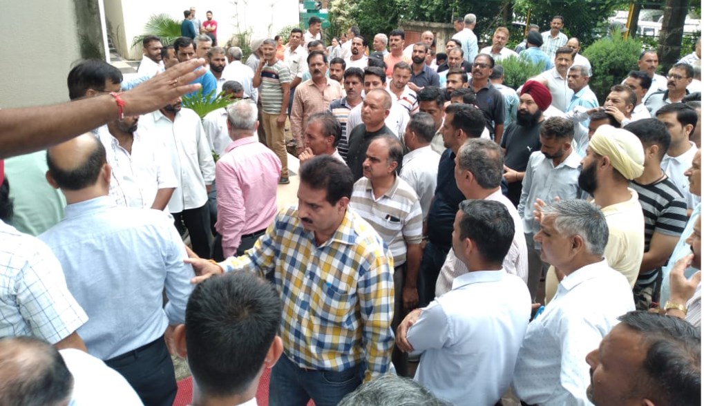 J&K Project Construction Corporation (JKPCC) held strong Protest against govt; demand 4 months’ pending salary