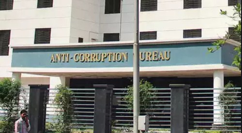 ACB traps and arrests Head Constable Gulzar Ahmad of Police Station Gund, District Ganderbal for accepting bribe