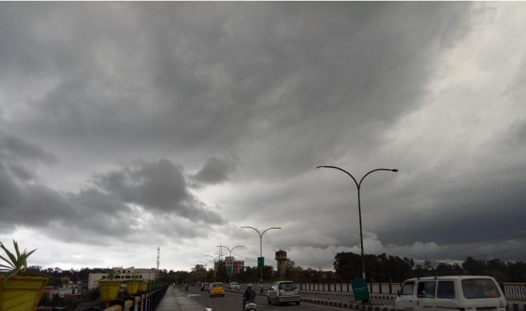 Clouds In Jammu; Rain, Snow Likely In Kashmir Valley: MeT