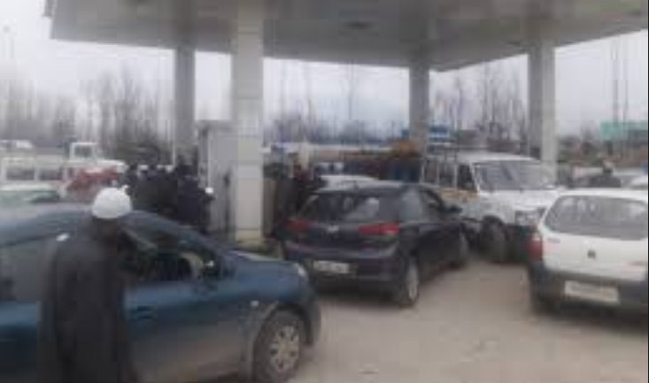 No fuel crisis in Jammu, enough Stock of Petrol, Diesel, LPG available: Div Com