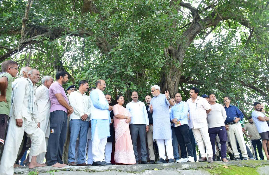 Union MoS for Consumer Affairs, Food & Public Distribution undertakes ground assessment of flood damages across Jammu district