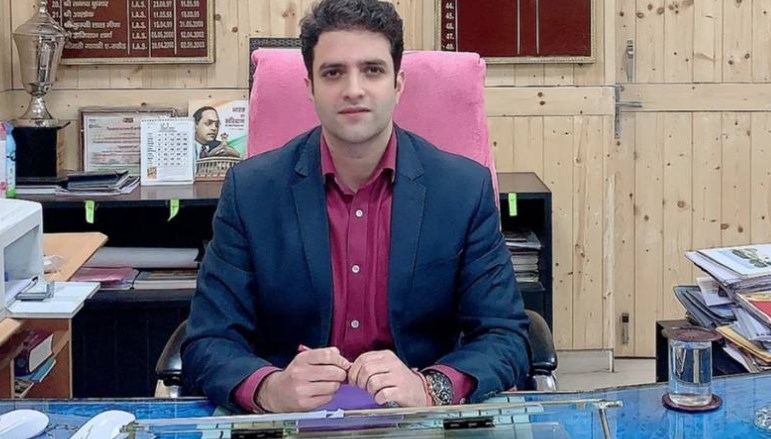 Commissioner SMC issues sanction for prosecution of 05 in-service officials of Corporation