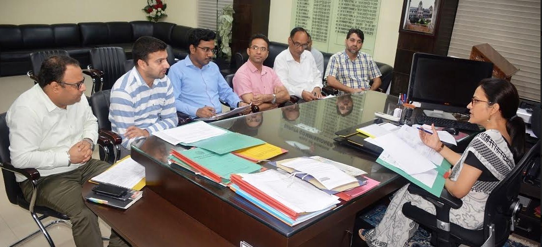 DC Jammu reviews progress on BOPs, border fencing