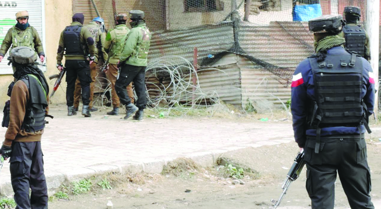 Militant grenade attack on CRPF in Srinagar