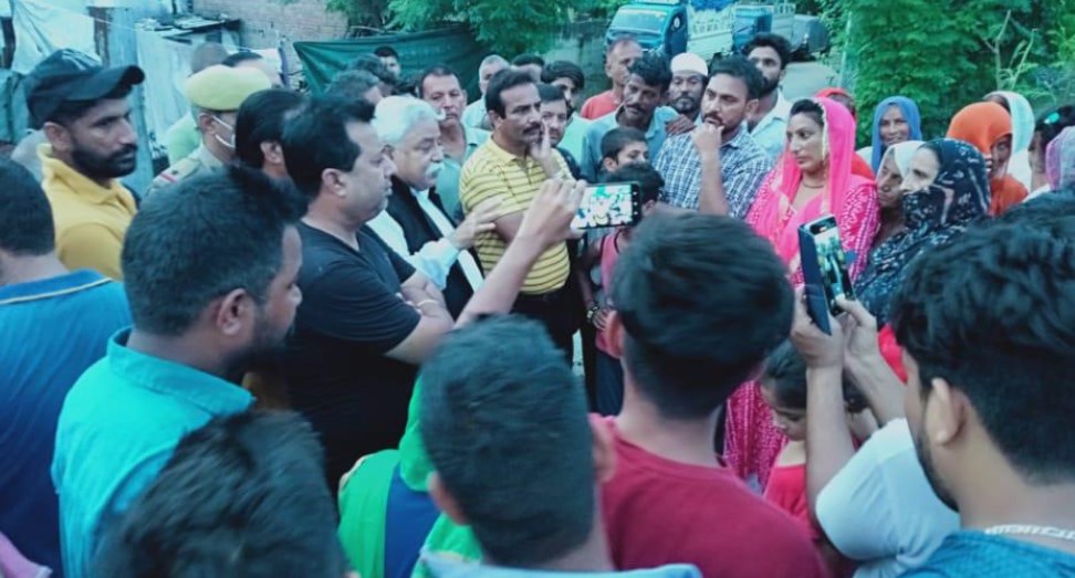 Sadhotra visits waterlogged areas of Jammu North Constituency, seeks protection bunds on vulnerable Nallahs 