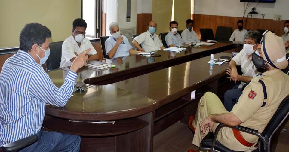 Div Com reviews COVID-19 containment measures in districts with DCs, health functionaries