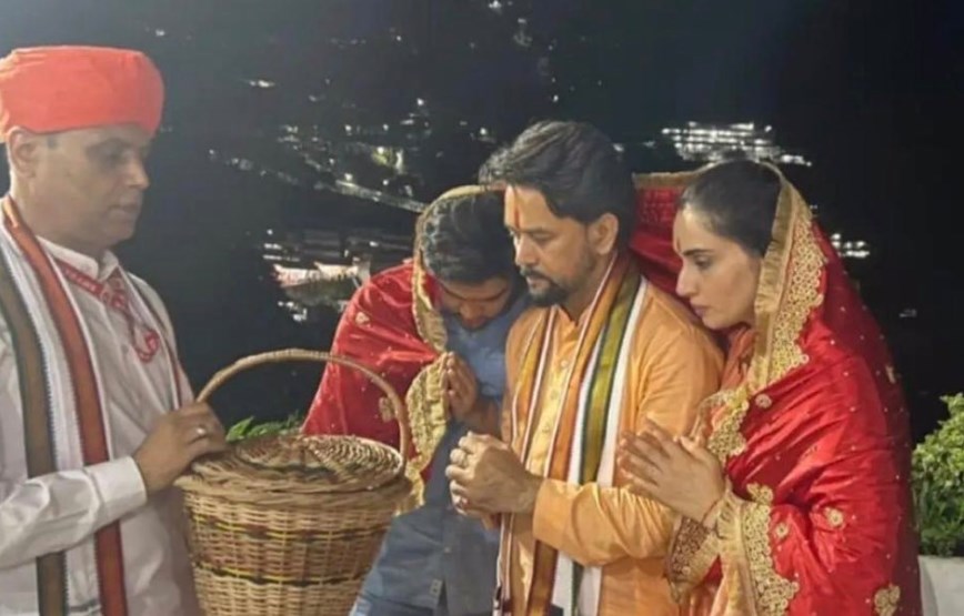 Union Minister Anurag Thakur pays obeisance at Shri Mata Vaishno Devi Shrine 