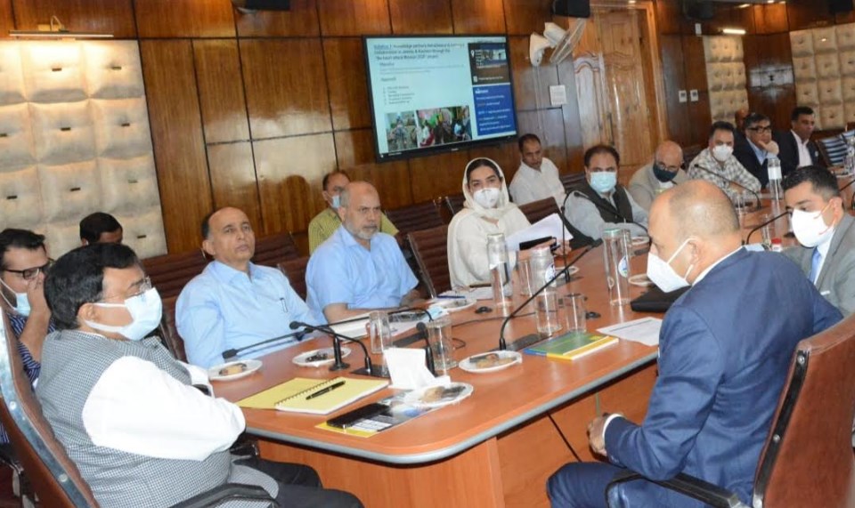 Dwivedi chairs Health Innovation Round Table of India-Sweden Healthcare Innovation Center at Srinagar