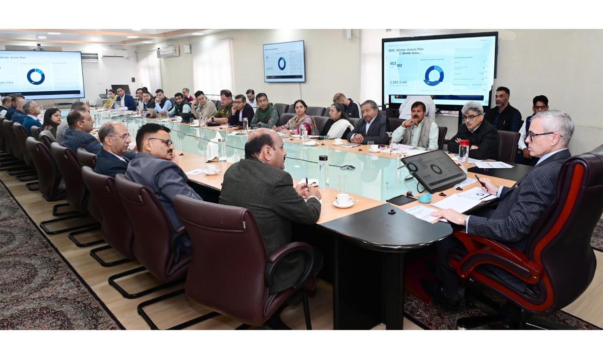 CM Omar Abdullah reviews winter preparedness across J&K; directs coordination during snow clearance, strict adherence to power curtailment schedules