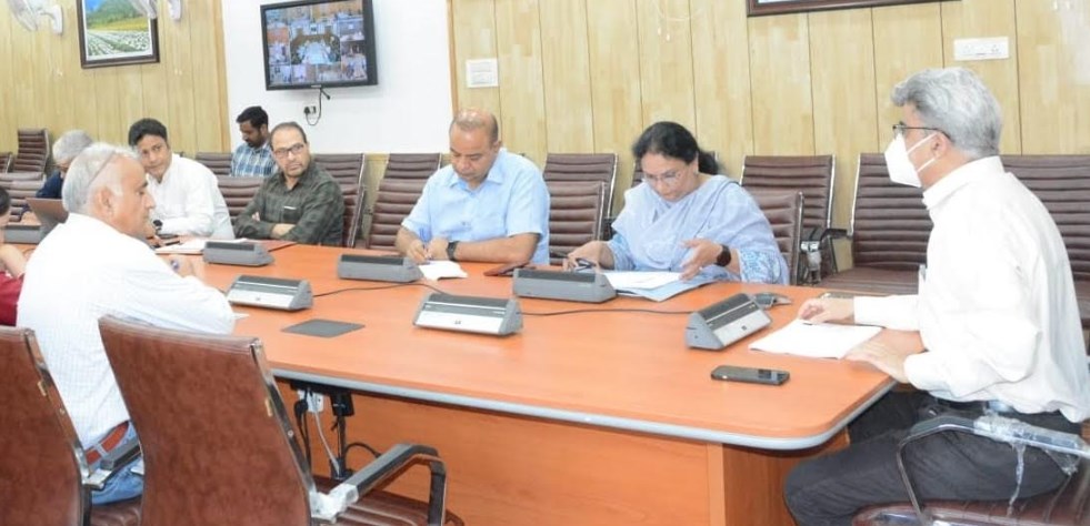 Dulloo reviews measures to control Lumpy Skin Disease in J&K