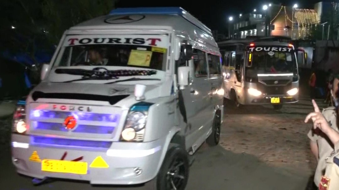 J&K: Fresh batch of Amarnath Yatra pilgrims leaves from Jammu base camp for Baltal, Pahalgam camps