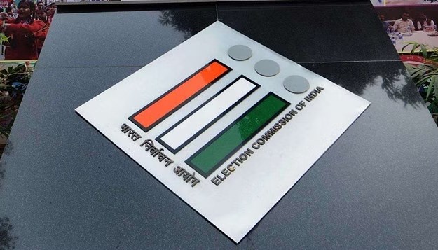 LS polls: EC transfers 2 IGs, 8 DMs, 12 SPs in five states; says it done as part of regular review