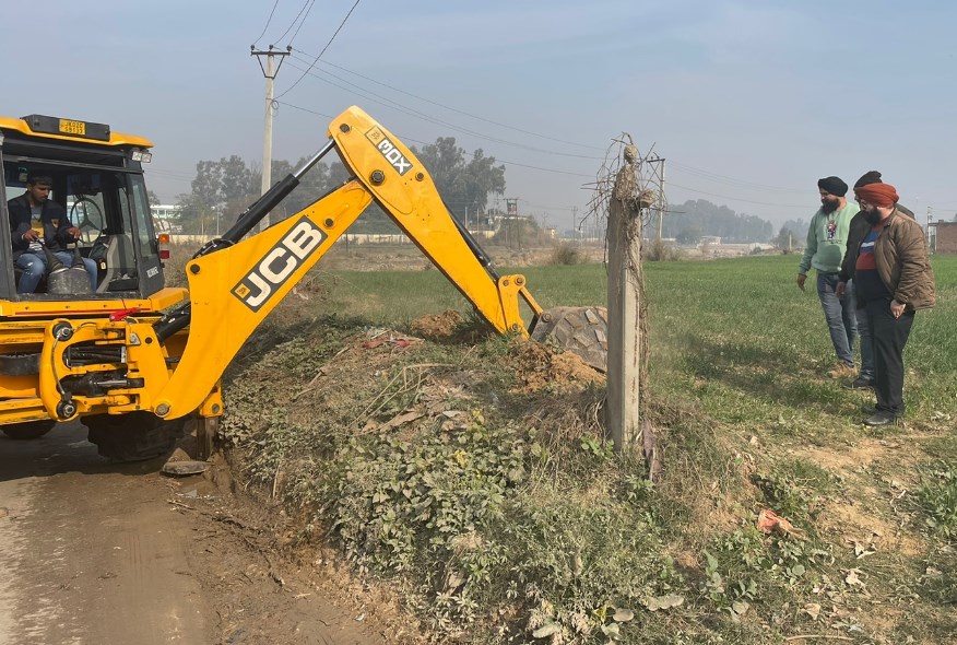 District Administration retrieves 10 Kanals of land at village Deeli